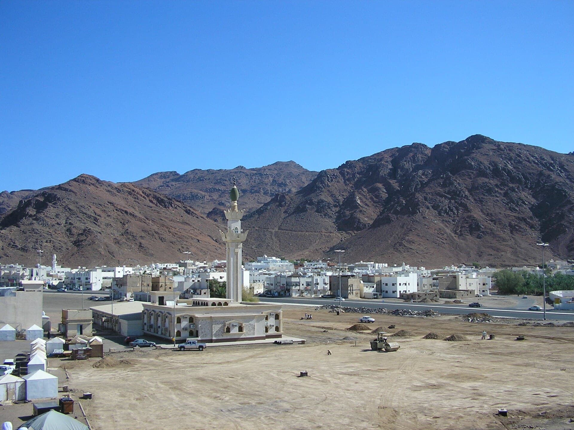 Mali i Uhudit në Medine nën qiell blu
